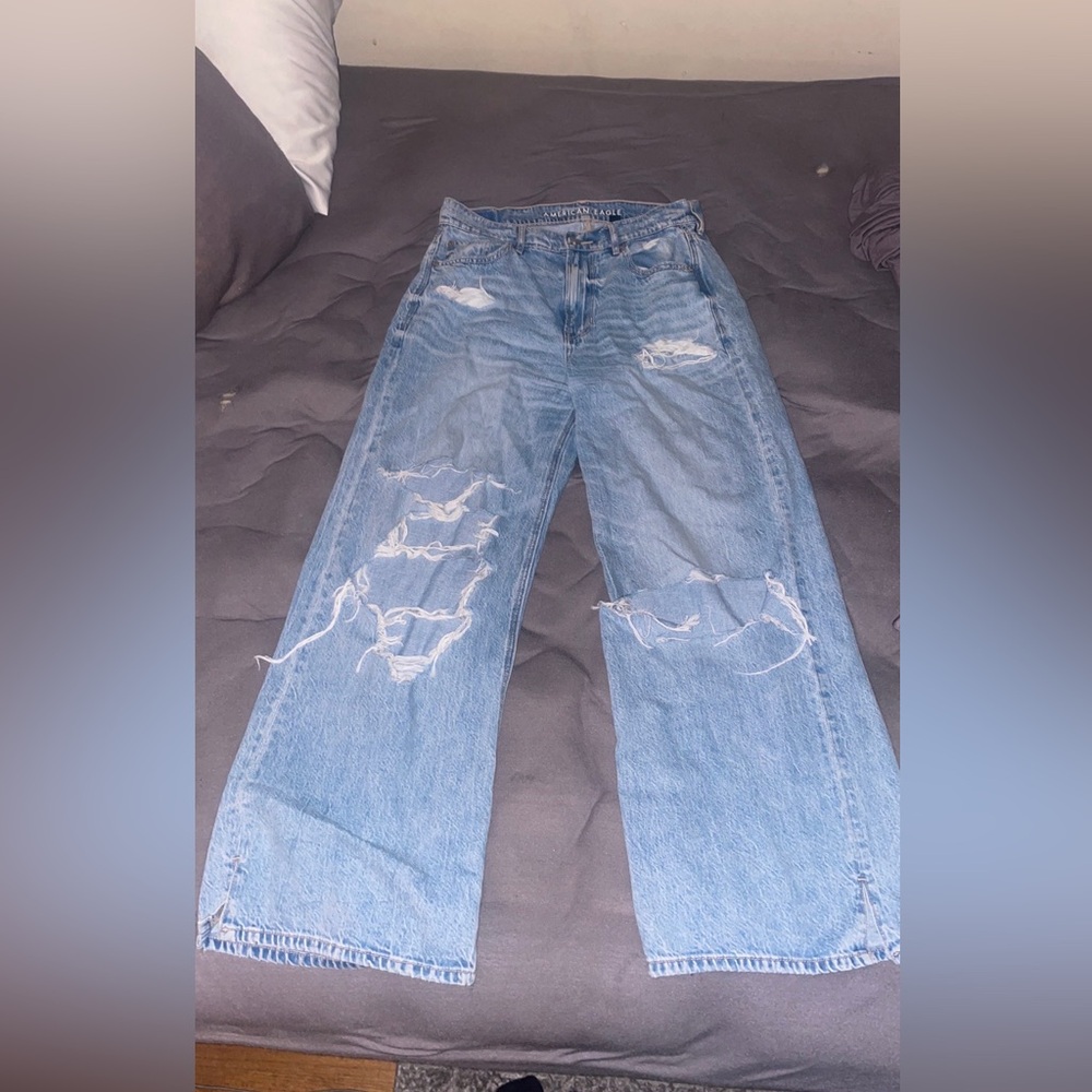 American eagle size 4, X-short, wide leg light blue jeans